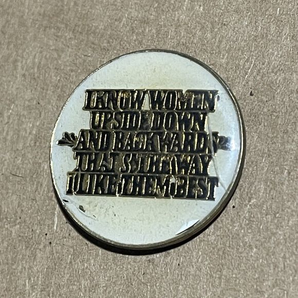Vintage 1980's Pin “I Know Women Upside Down And Backwards” Funny Racy Sexual - Picture 2 of 5